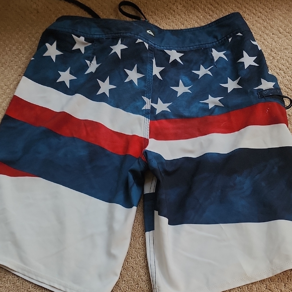 Quiksilver Red and White Board Shorts with Wave Pattern - Picture 3 of 3